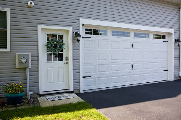 24/7 Emergency Garage Door Panel Replacement experts in Garden View, PA